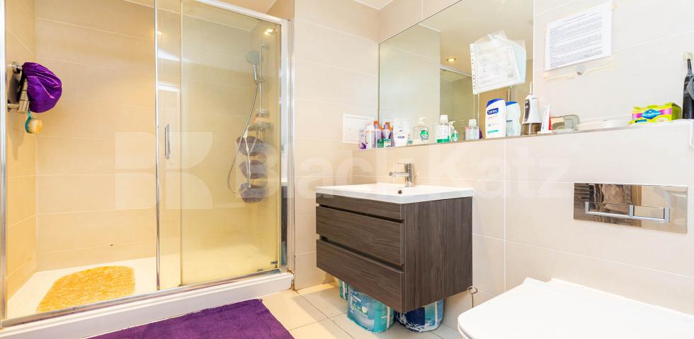 			3 Bedroom, 2 bath, 1 reception Apartment			 Huguenot Drive, Palmers Green